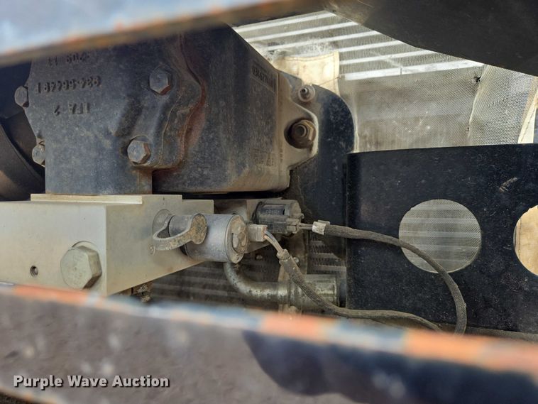 image for item ER5423 2014 Peterbilt 320 refuse truck