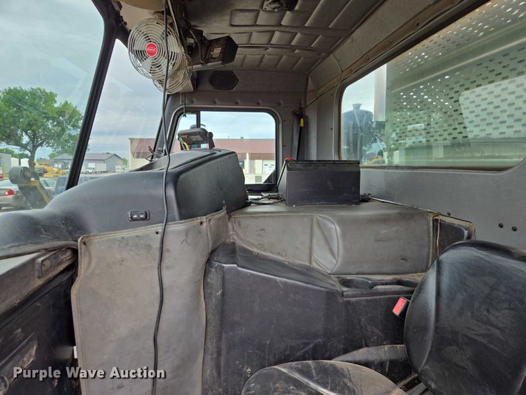 image for item ER5423 2014 Peterbilt 320 refuse truck