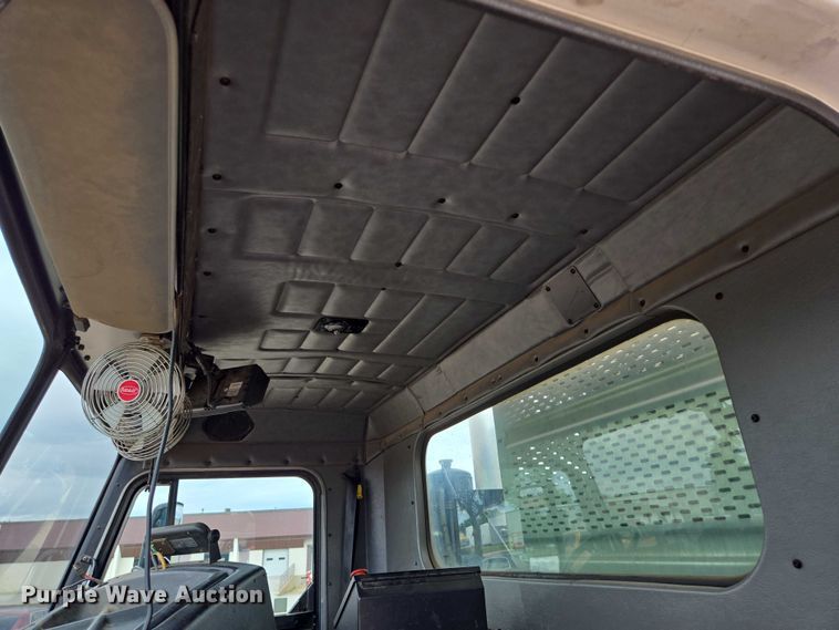 image for item ER5423 2014 Peterbilt 320 refuse truck