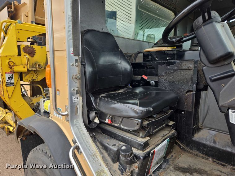 image for item ER5423 2014 Peterbilt 320 refuse truck