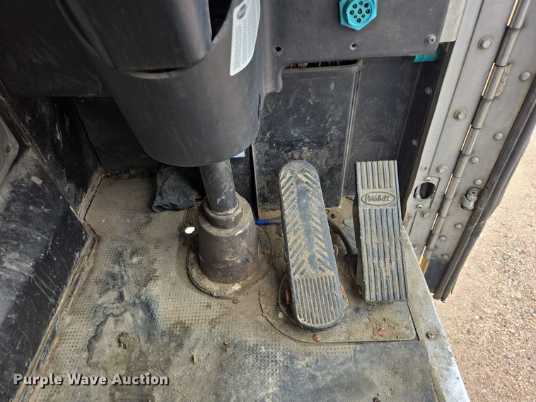 image for item ER5423 2014 Peterbilt 320 refuse truck