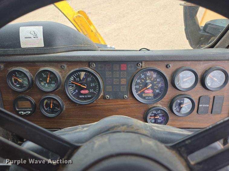 image for item ER5423 2014 Peterbilt 320 refuse truck