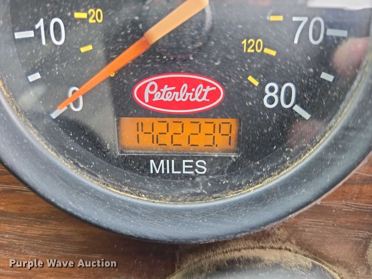 image for item ER5423 2014 Peterbilt 320 refuse truck