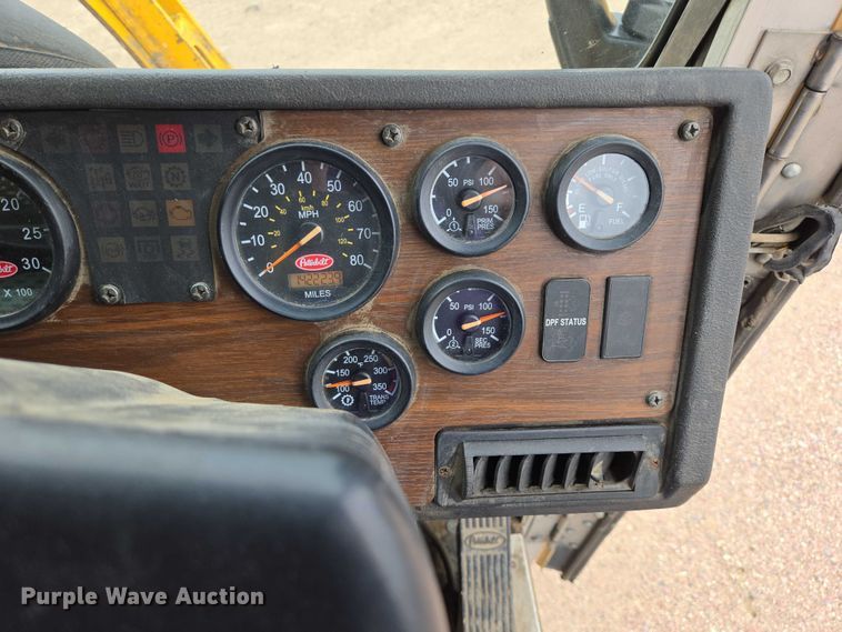 image for item ER5423 2014 Peterbilt 320 refuse truck