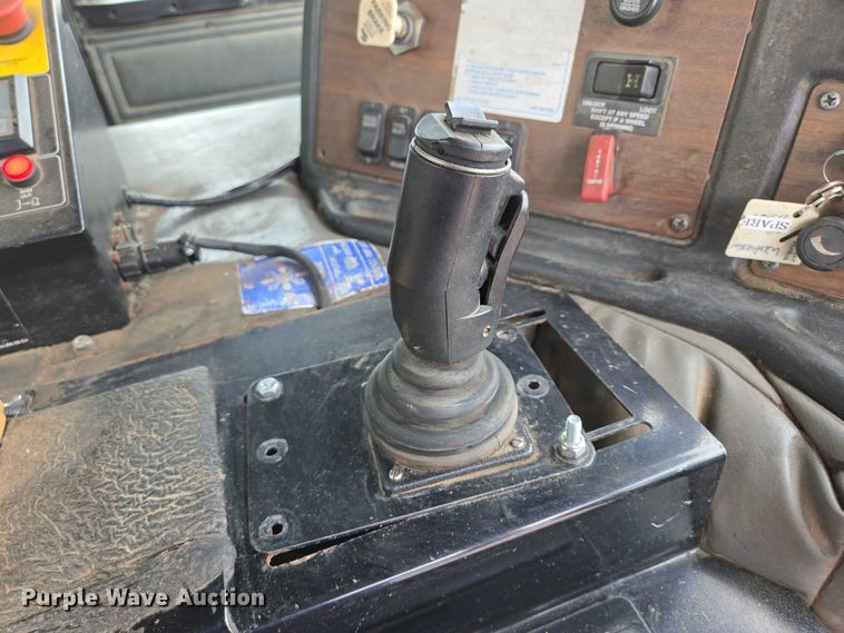 image for item ER5423 2014 Peterbilt 320 refuse truck