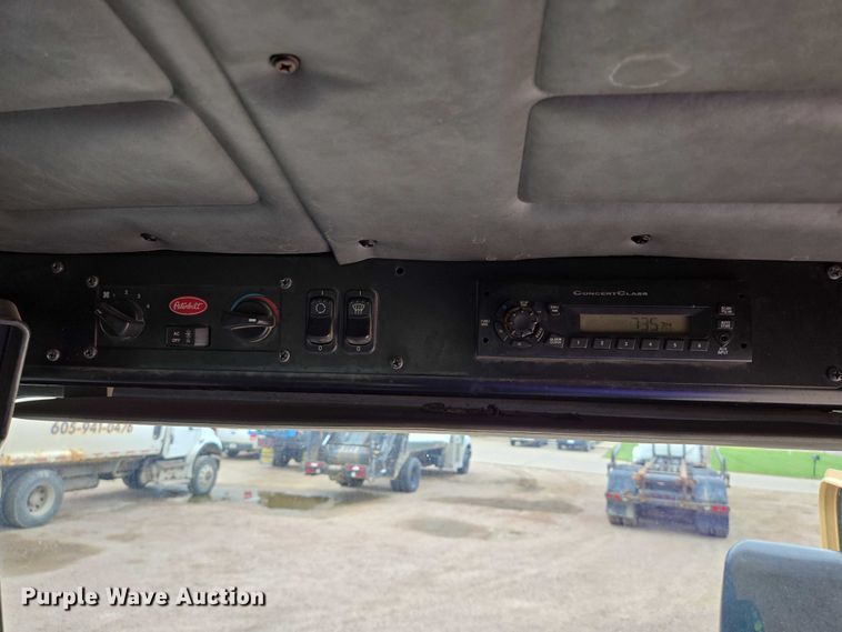 image for item ER5423 2014 Peterbilt 320 refuse truck