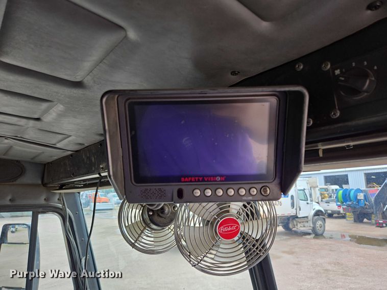 image for item ER5423 2014 Peterbilt 320 refuse truck