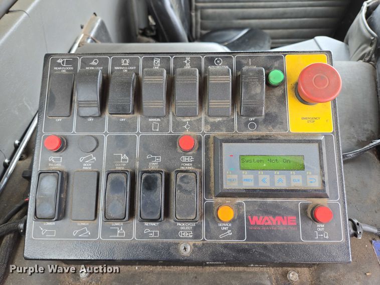 image for item ER5423 2014 Peterbilt 320 refuse truck