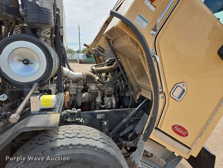 image for item ER5423 2014 Peterbilt 320 refuse truck