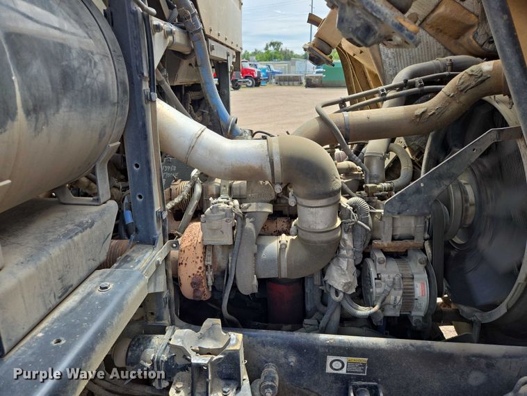 image for item ER5423 2014 Peterbilt 320 refuse truck