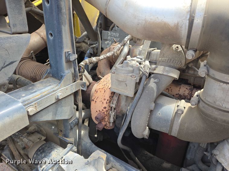 image for item ER5423 2014 Peterbilt 320 refuse truck