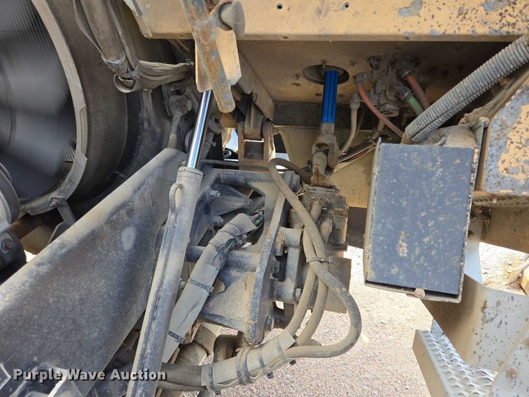 image for item ER5423 2014 Peterbilt 320 refuse truck