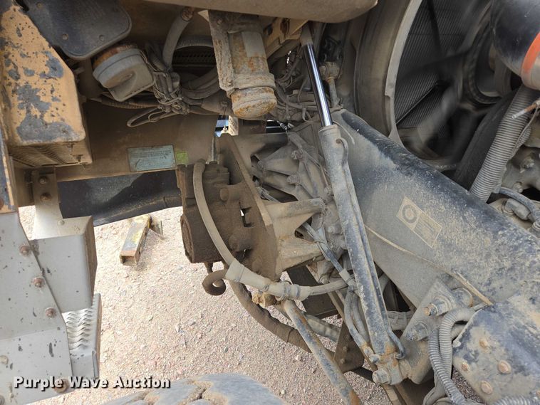 image for item ER5423 2014 Peterbilt 320 refuse truck