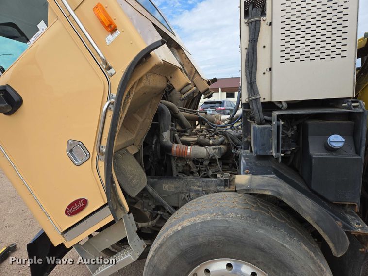 image for item ER5423 2014 Peterbilt 320 refuse truck