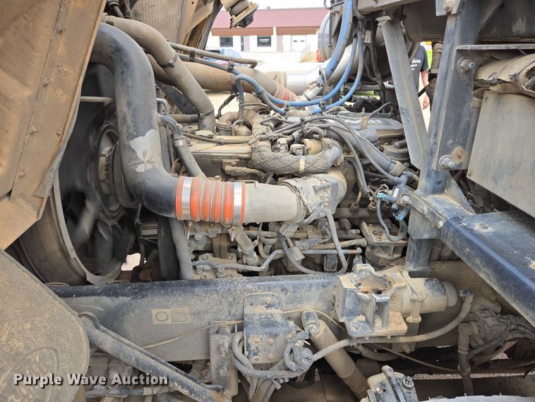 image for item ER5423 2014 Peterbilt 320 refuse truck