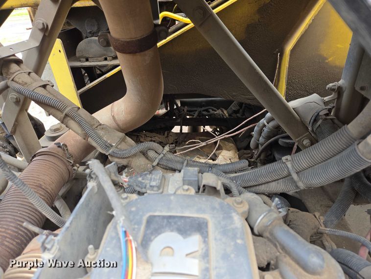 image for item ER5423 2014 Peterbilt 320 refuse truck