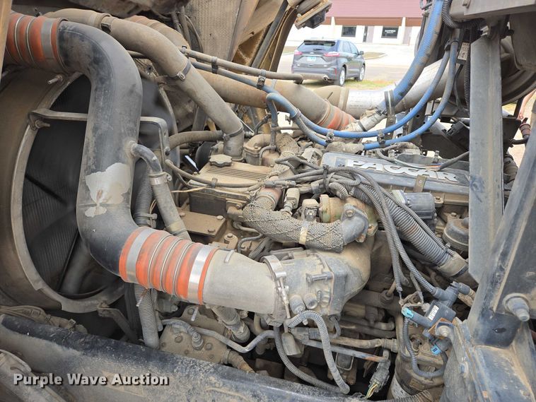 image for item ER5423 2014 Peterbilt 320 refuse truck