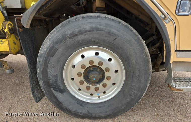 image for item ER5423 2014 Peterbilt 320 refuse truck