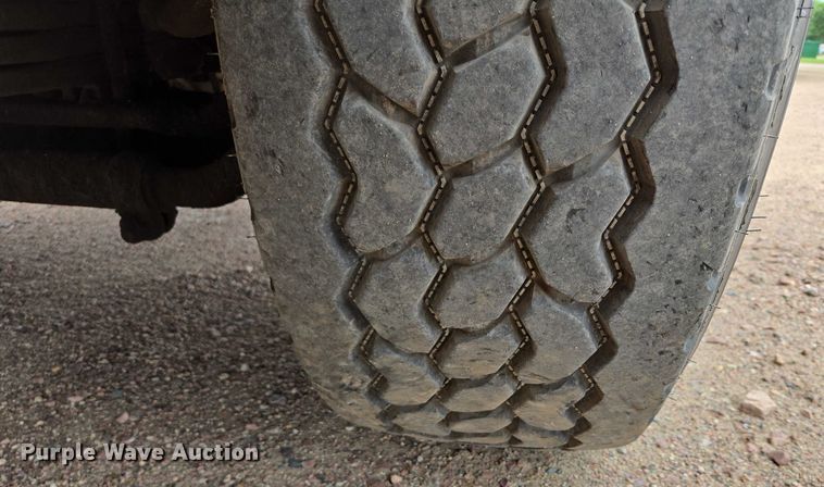 image for item ER5423 2014 Peterbilt 320 refuse truck