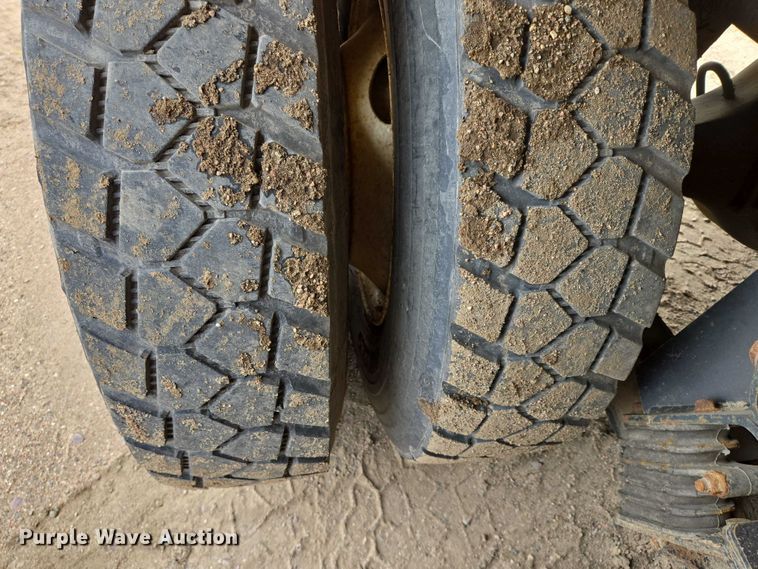 image for item ER5423 2014 Peterbilt 320 refuse truck