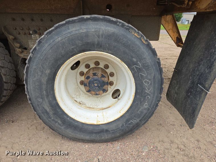 image for item ER5423 2014 Peterbilt 320 refuse truck