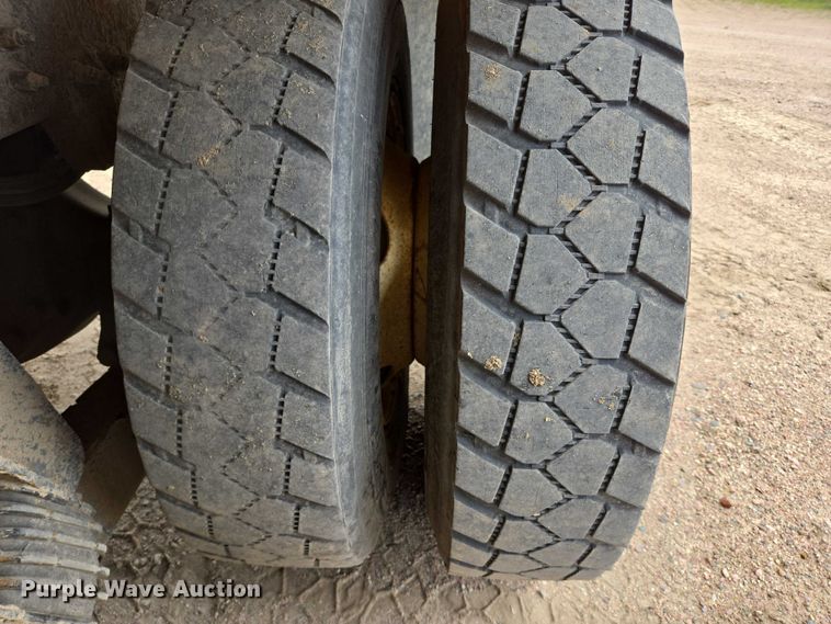 image for item ER5423 2014 Peterbilt 320 refuse truck