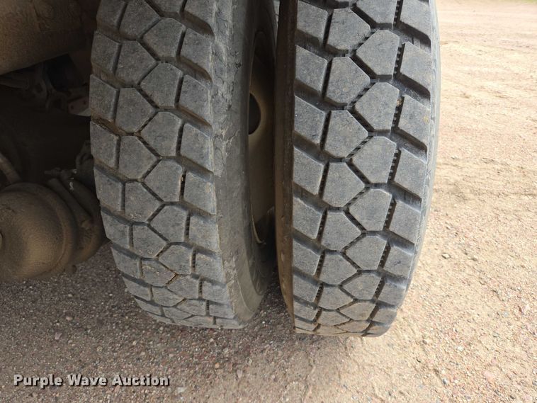 image for item ER5423 2014 Peterbilt 320 refuse truck