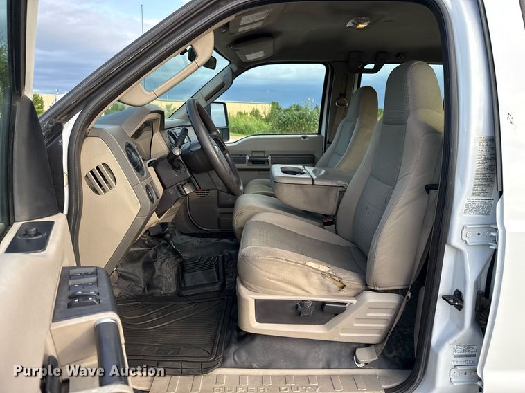 image for item HI9252 2008 Ford F450 Crew Cab flatbed truck