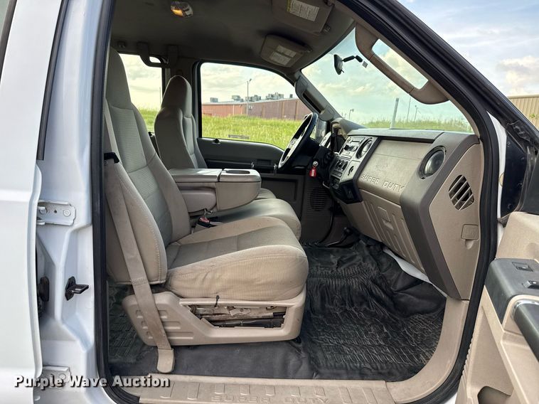 image for item HI9252 2008 Ford F450 Crew Cab flatbed truck