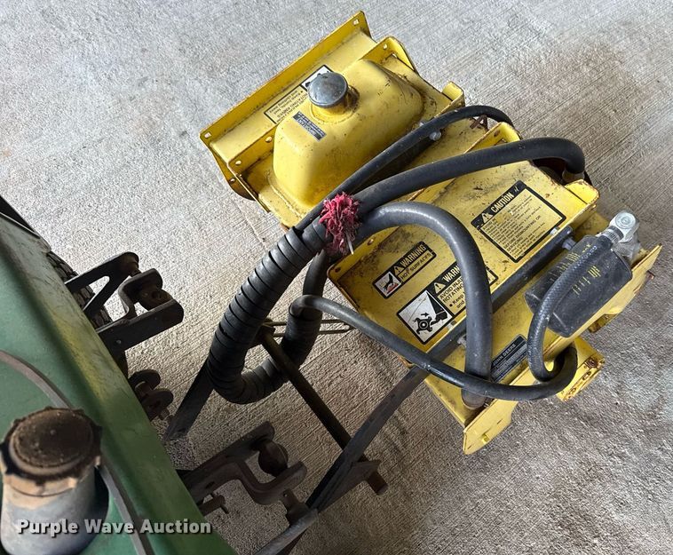 image for item HI9299 John Deere  318 lawn mower