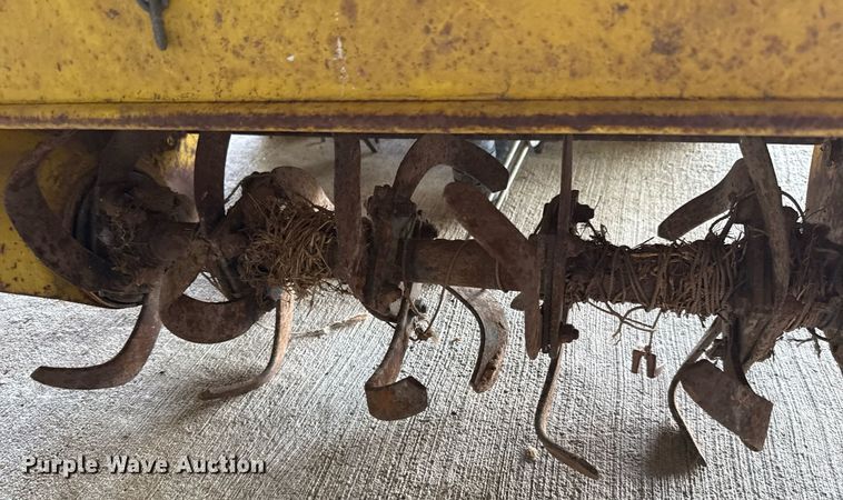 image for item HI9299 John Deere  318 lawn mower