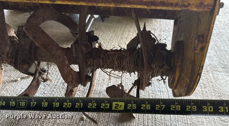 image for item HI9299 John Deere  318 lawn mower