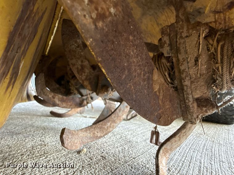 image for item HI9299 John Deere  318 lawn mower