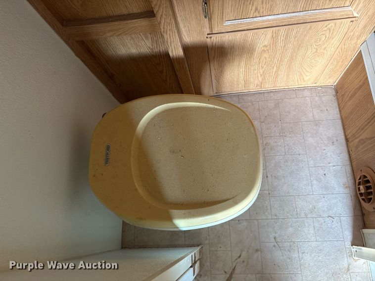 image for item ND9719 1997 Fleetwood 21L5B camper