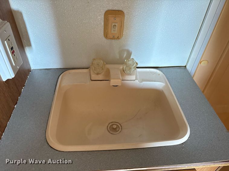 image for item ND9719 1997 Fleetwood 21L5B camper