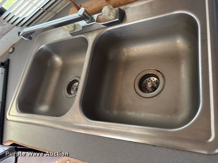 image for item ND9719 1997 Fleetwood 21L5B camper