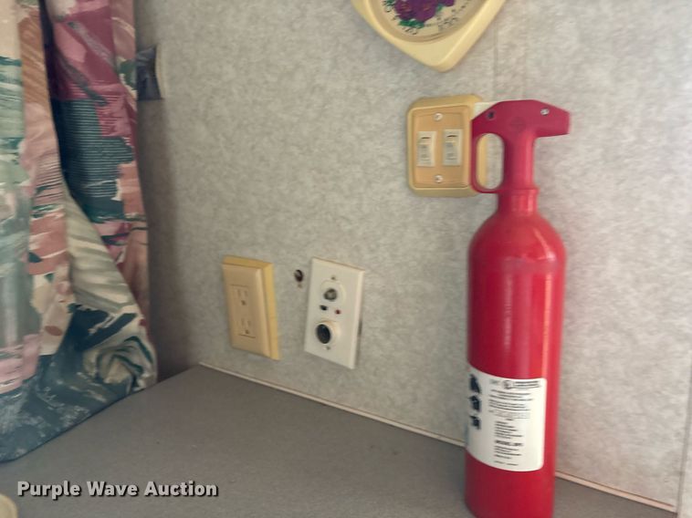 image for item ND9719 1997 Fleetwood 21L5B camper