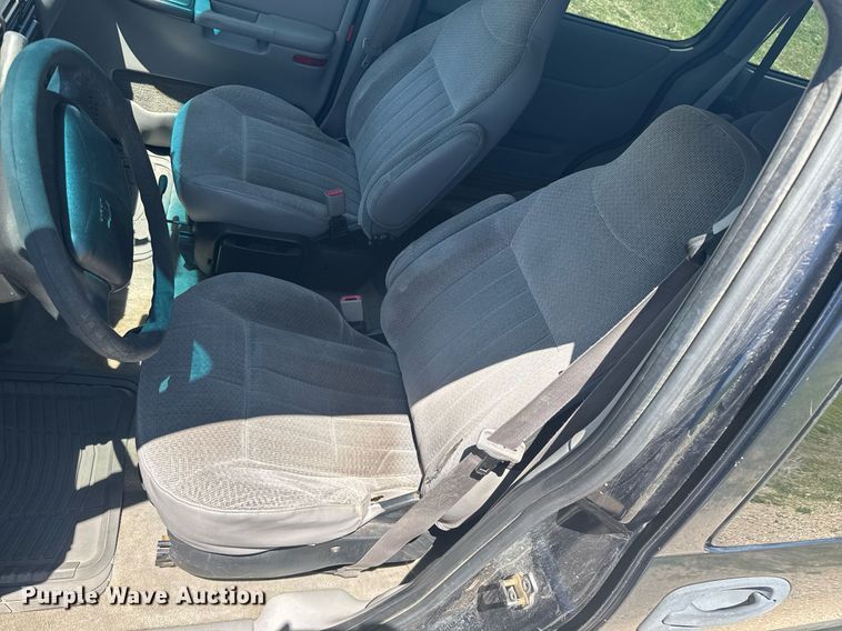 image for item NE9838 2000 Chevrolet Venture LS  van