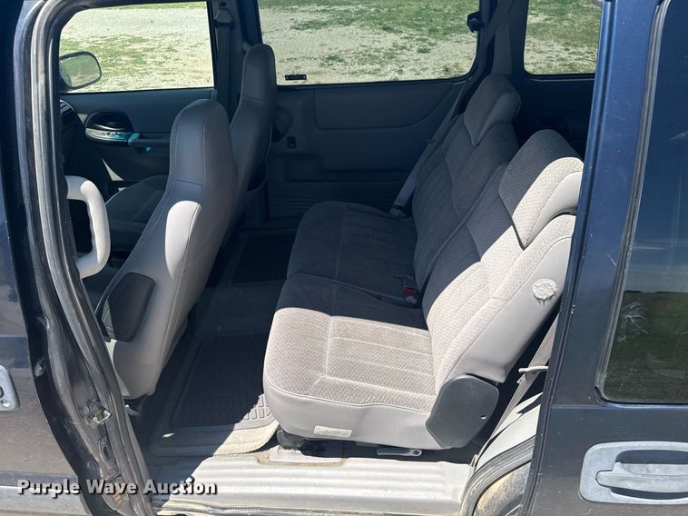 image for item NE9838 2000 Chevrolet Venture LS  van