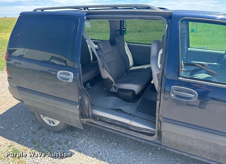 image for item NE9838 2000 Chevrolet Venture LS  van