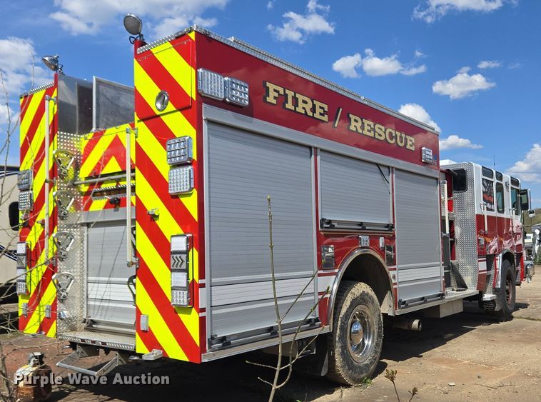 image for item YA0468 2000 Pierce pumper fire truck