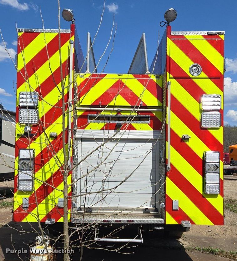 image for item YA0468 2000 Pierce pumper fire truck