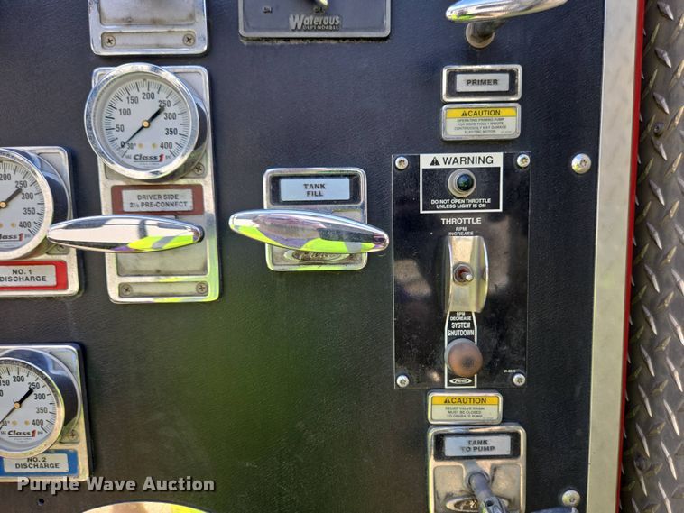 image for item YA0468 2000 Pierce pumper fire truck