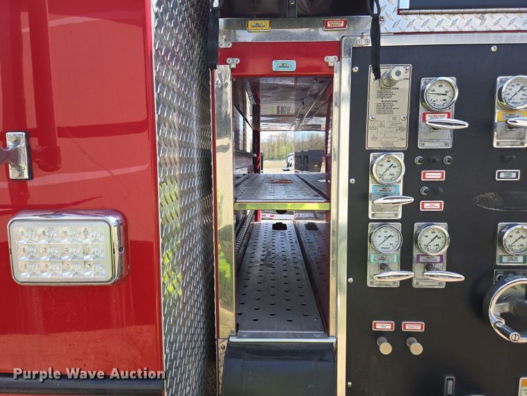 image for item YA0468 2000 Pierce pumper fire truck