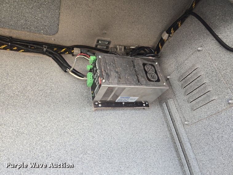 image for item YA0468 2000 Pierce pumper fire truck