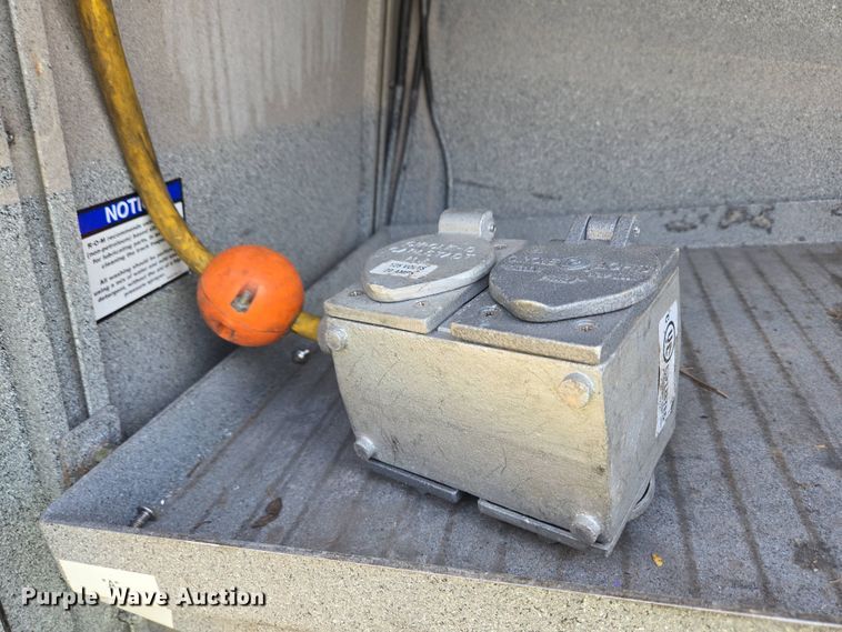 image for item YA0468 2000 Pierce pumper fire truck