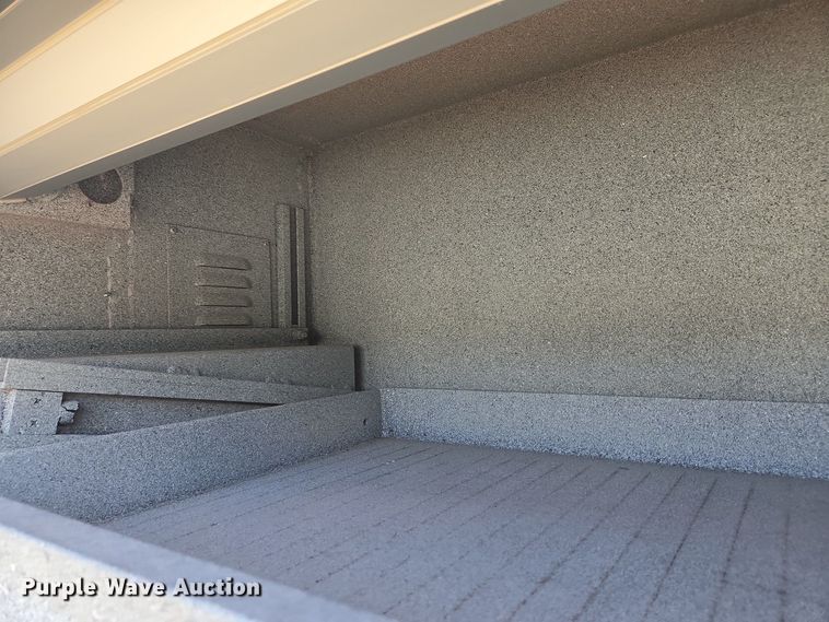 image for item YA0468 2000 Pierce pumper fire truck