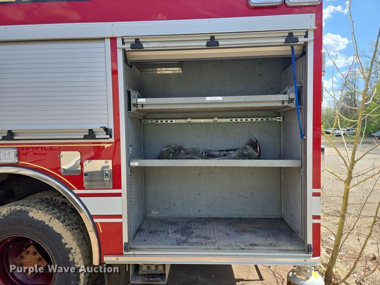 image for item YA0468 2000 Pierce pumper fire truck