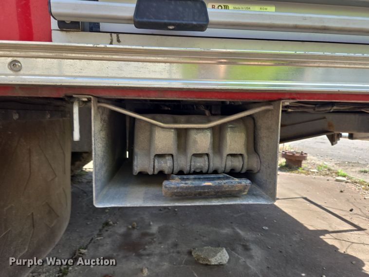 image for item YA0468 2000 Pierce pumper fire truck