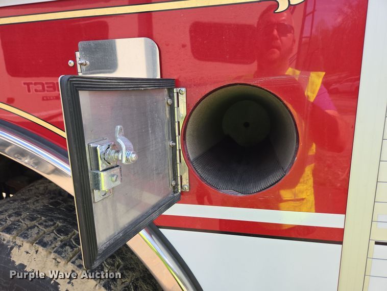 image for item YA0468 2000 Pierce pumper fire truck